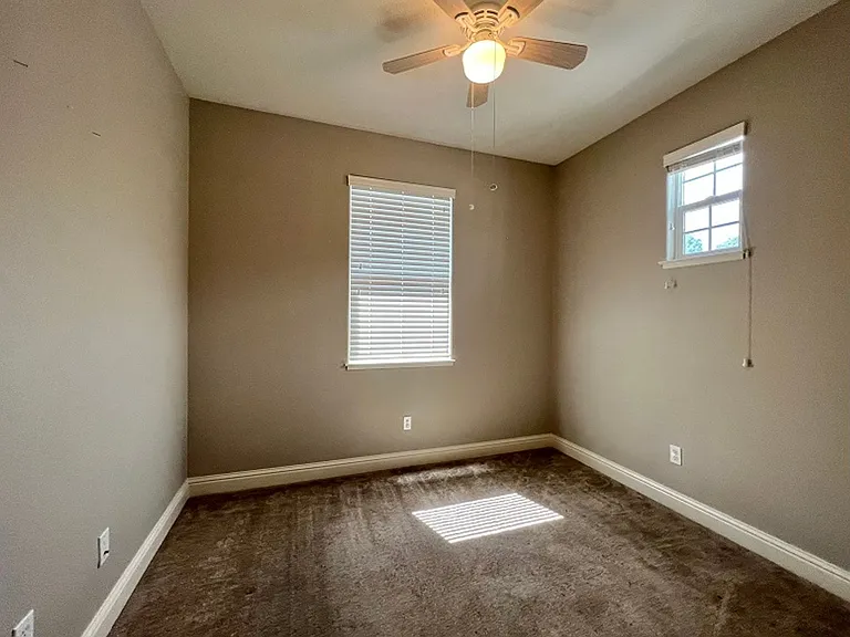 720 Wintergreen Ct — Photo 16