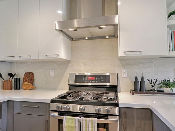 4th image of 1674 Belleville Way