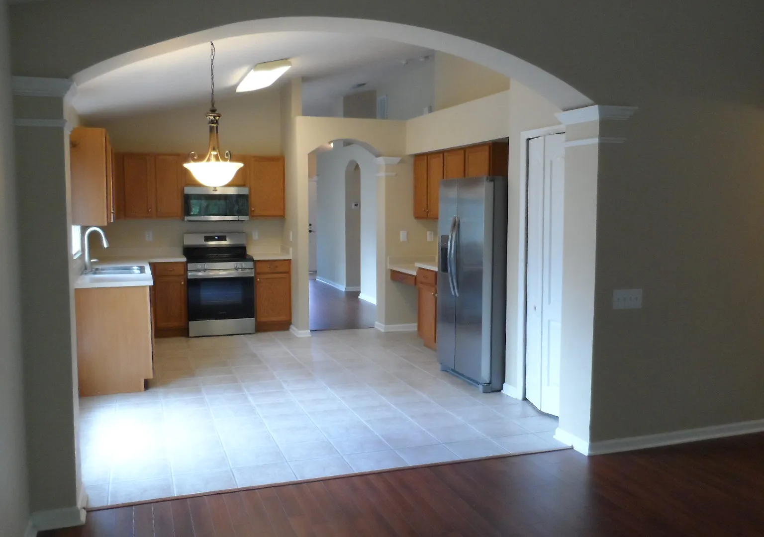 4 bed, 2.0 bath, 2698 sqft, $2,500 — Photo 4