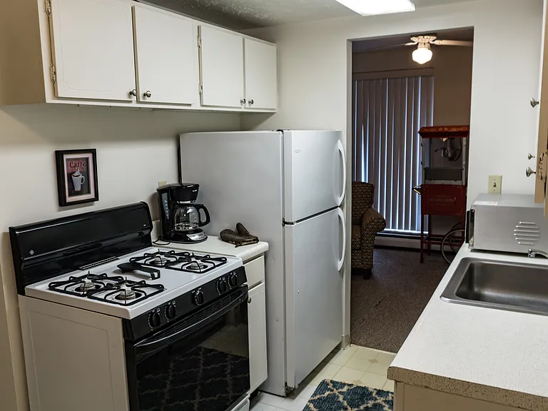 College Towers Apartments — Photo 55