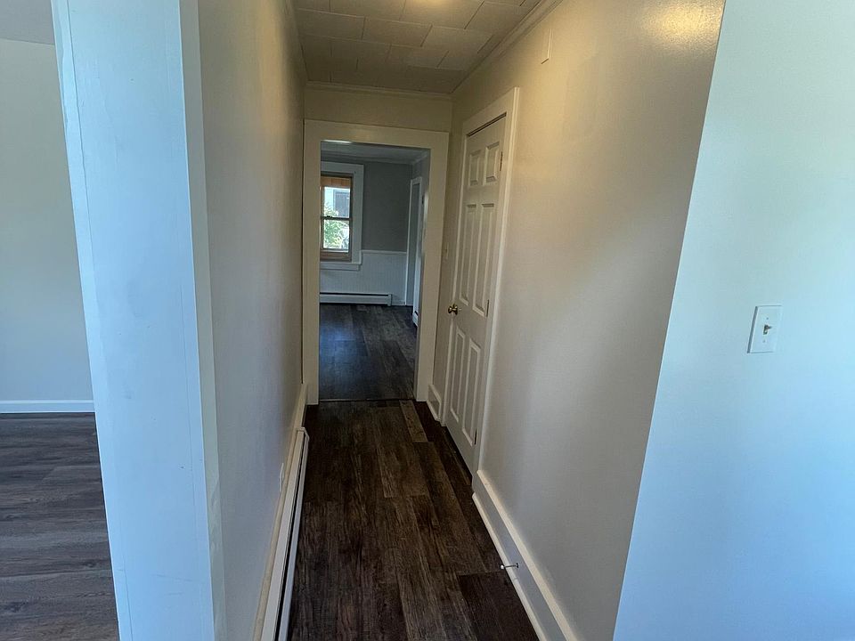 1st floor Front entrance/hallway