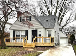 10057 Hart Ave, Huntington Woods, MI 48070