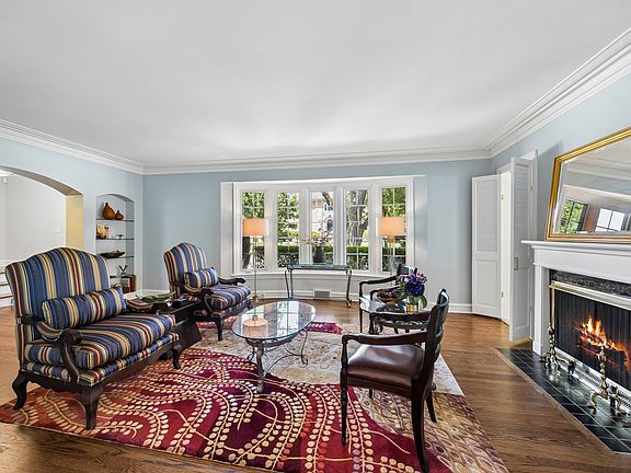 3rd image of 1049 N Elmwood Ave