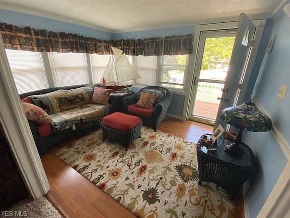 2nd image of 28601 Uxbridge Dr
