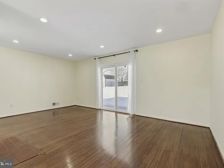 5412 Nutting Dr — Photo 10