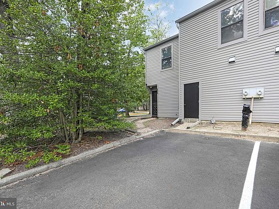 3rd image of 608 Bromley Est