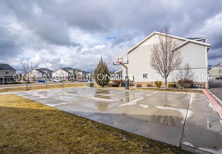 204 N 725 E — Photo 23