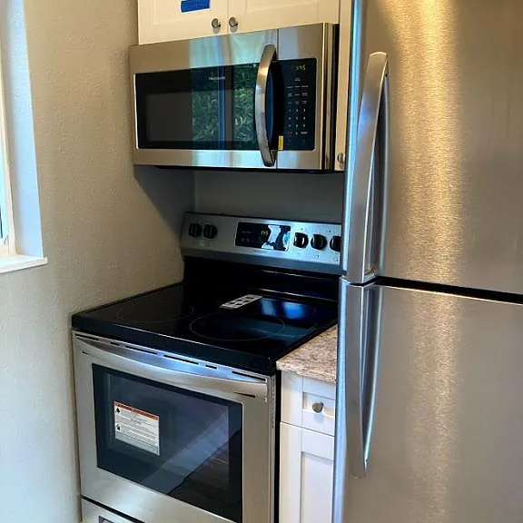 278 S Lake Ave #4 — Photo 4
