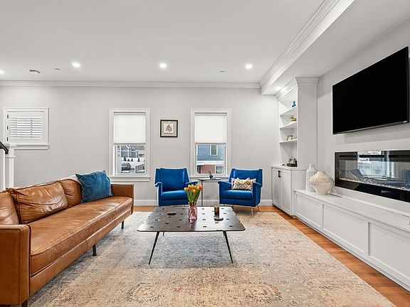 5th image of 472 Main St Unit C