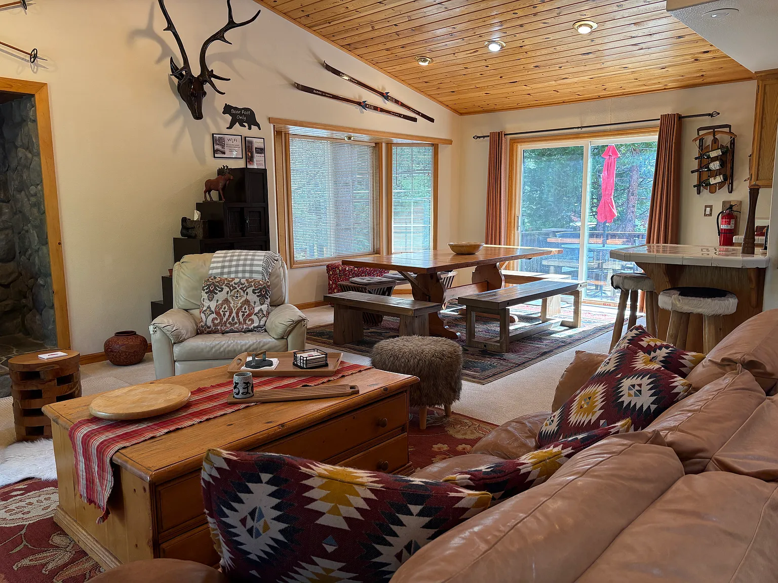 3 bed, 2.5 bath, 1952 sqft, $5,500 — Photo 2
