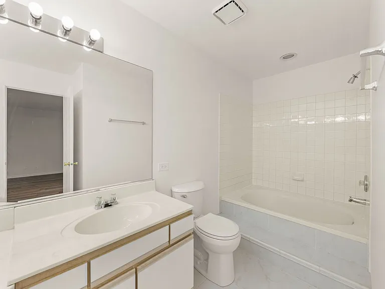 182 Half Moon Cir — Photo 14