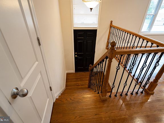 5th image of 9905 Loudoun Ave