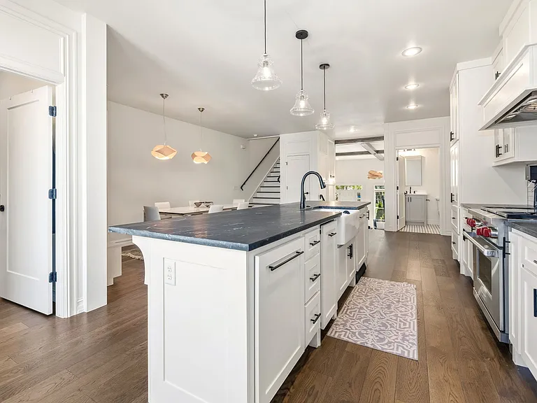 517 SE 6th St — Photo 10