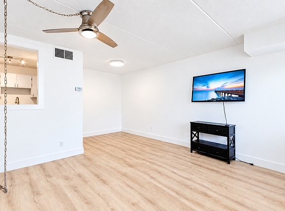 3rd image of 60 Vining Ct APT 3