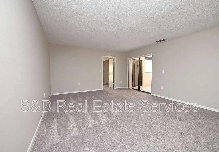 1808 Village Ct — Photo 16