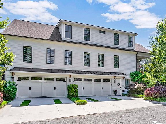 3rd image of 21 Ottaway Dr