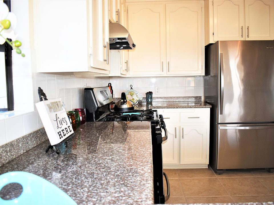 1st image of 571 12th St APT B