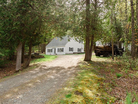 2nd image of 7 Upper Oak Point Road