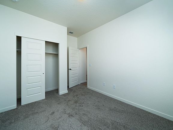 5th image of 255 Brooke Ln
