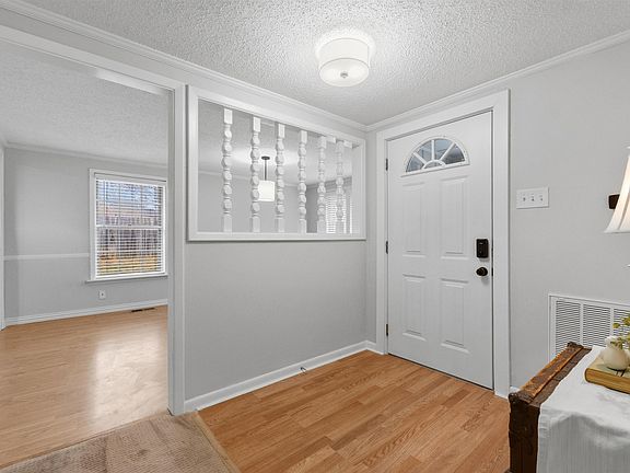 2nd image of 1601 Mission Rd