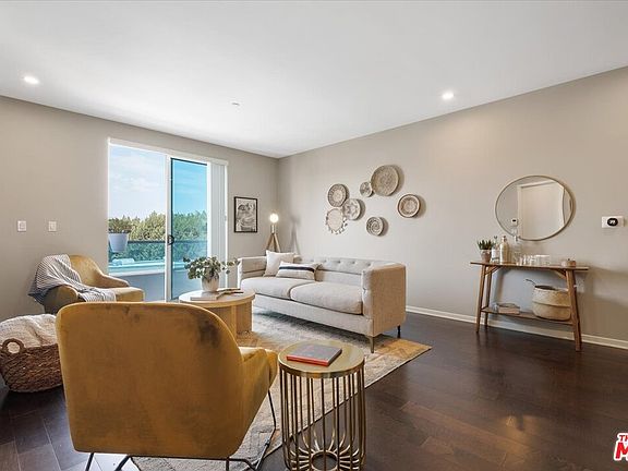 3rd image of 637 S Fairfax Ave Unit 303