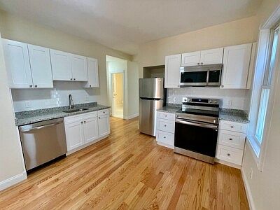2nd image of 207 Princeton St APT 2