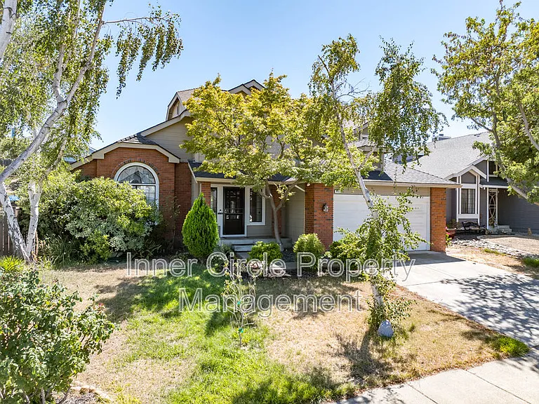 512 Bluerock Dr — Photo 2