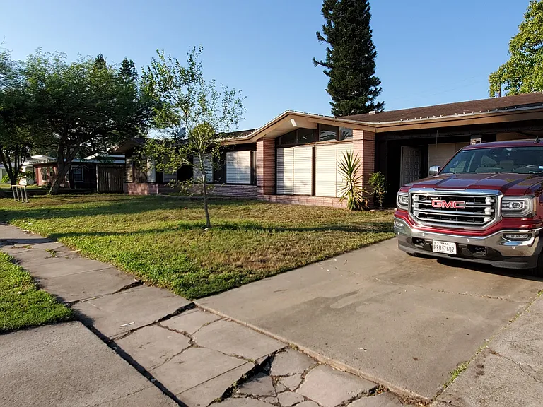 5814 Hinman Dr — Photo 7
