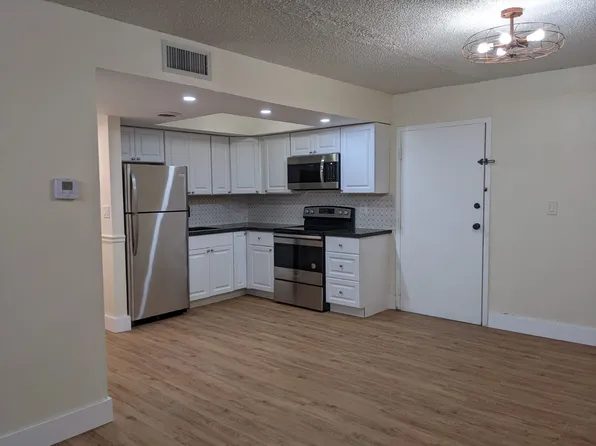 325 NW 72nd Ave, Miami, FL 33126