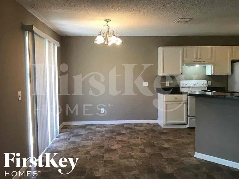 455 Calhoun St — Photo 6