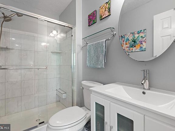 2nd image of 8525 Pine Run Ct