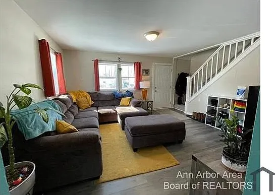 1135 Lexington Pkwy — Photo 4