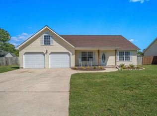 35 Holli Ln, Rossville, GA 30741
