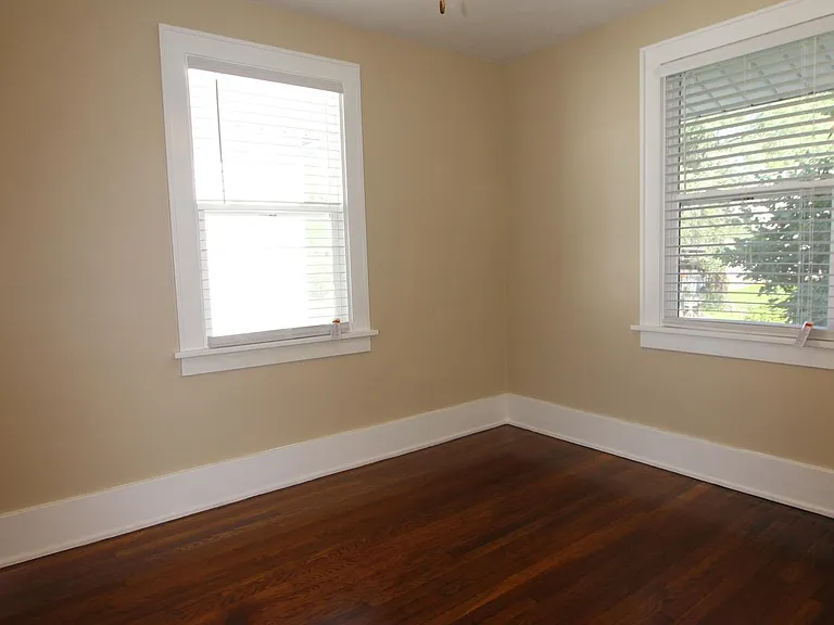4816 Burt St #1/2-2 — Photo 15