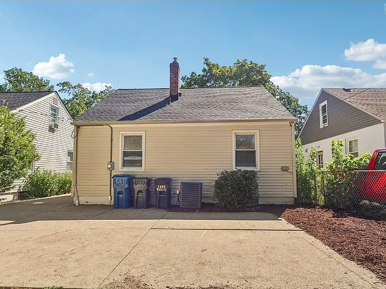 446 Huntmere Dr — Photo 25