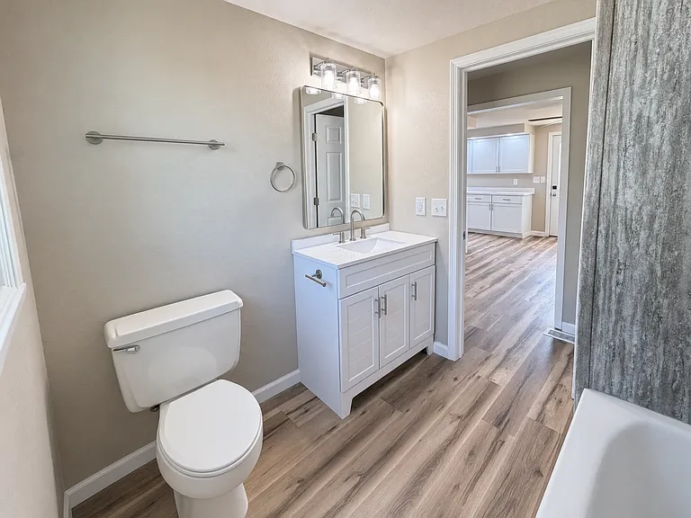 1424 N Bennett St — Photo 24