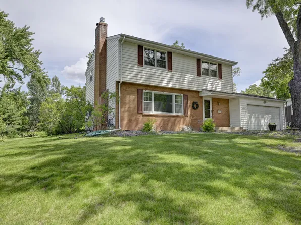 8930 23rd Ave N, Golden Valley, MN 55427