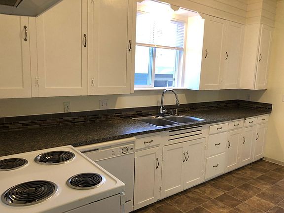 3rd image of 4619 Yakima Ave
