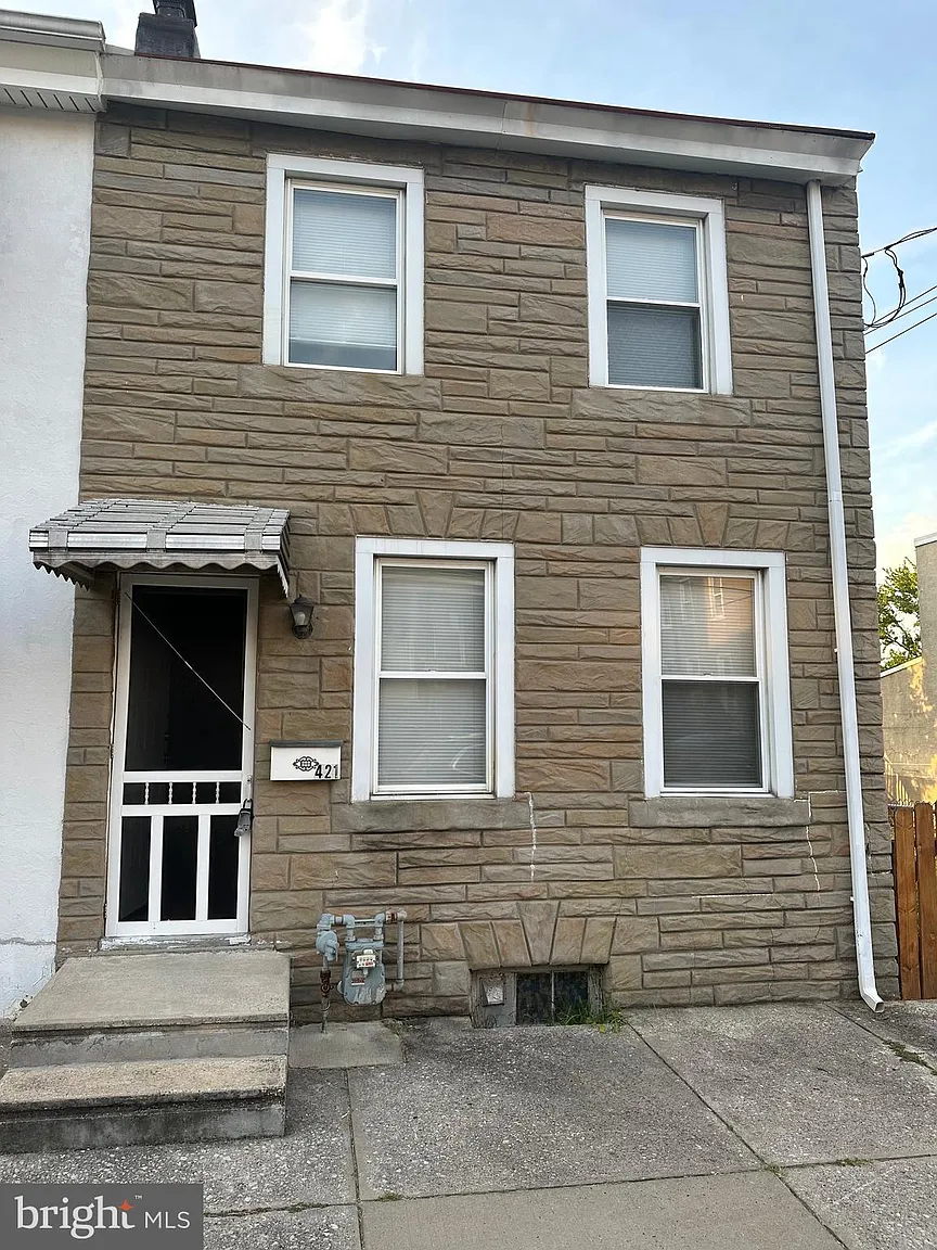 421 Grove St photo 1