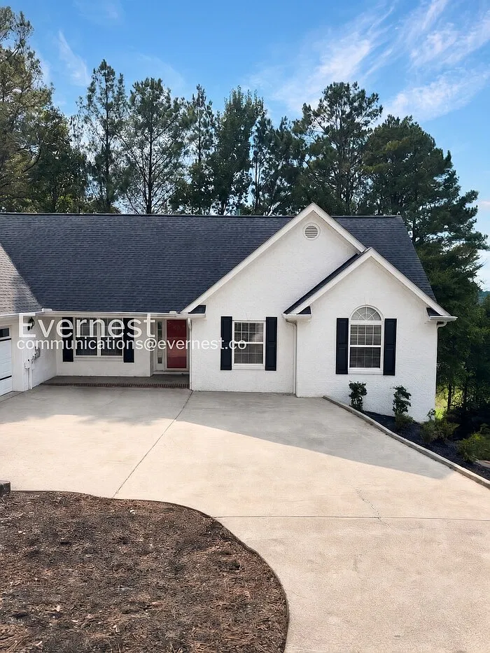 6 bed, 3.0 bath, 3900 sqft, $3,095 — Photo 1
