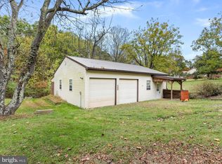 55 Peach Orchard Ln, Berkeley Springs, WV 25411