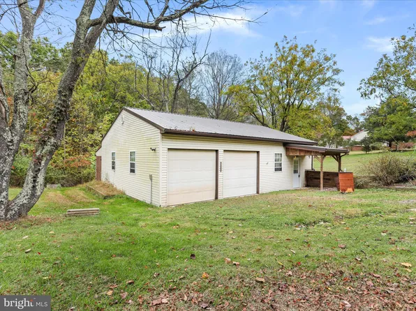 55 Peach Orchard Ln, Berkeley Springs, WV 25411