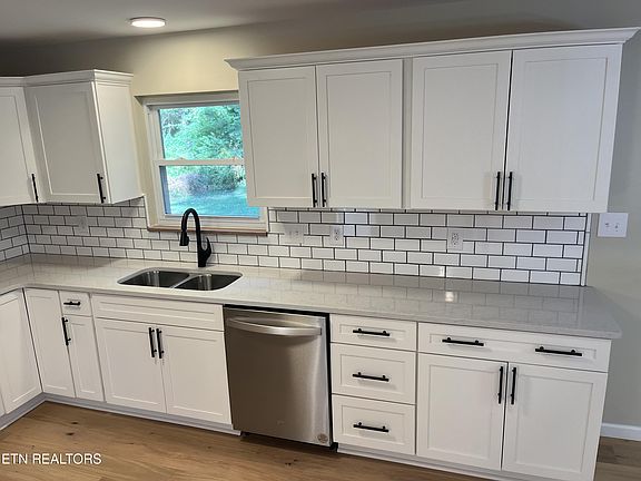 4th image of 7733 Sabre Dr