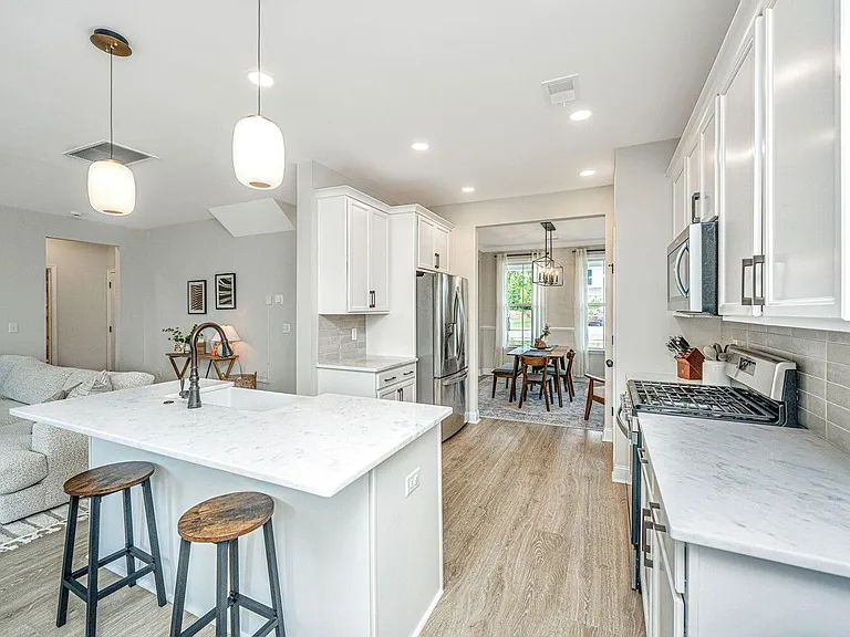 411 Grove End Rd — Photo 9