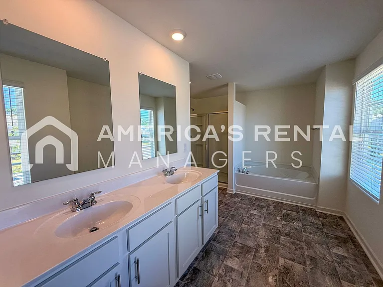 17970 April Leigh Cir — Photo 24
