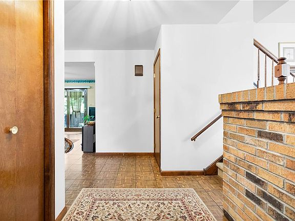 4th image of 3380 Highfield Dr
