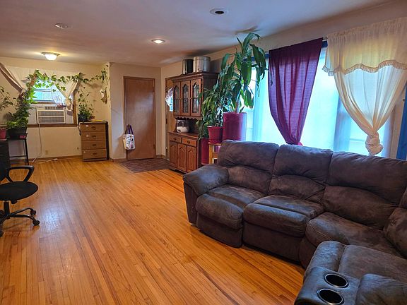 4th image of 310 8th Ave SE