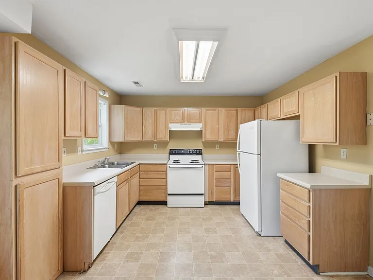 1575 Petty St SE — Photo 5