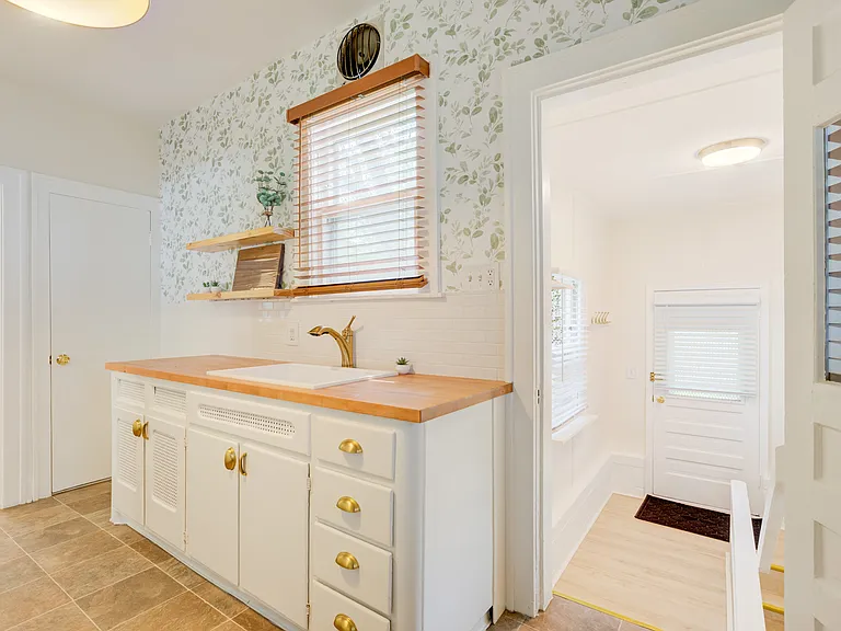 835 Allen St — Photo 16