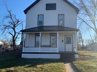 327 34th St NE, Cedar Rapids, IA 52402